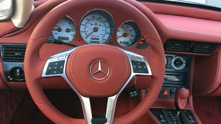 Cum arată Mercedesul SLK transformat în 300 SL, cu o caroserie realizată din fibră de sticlă