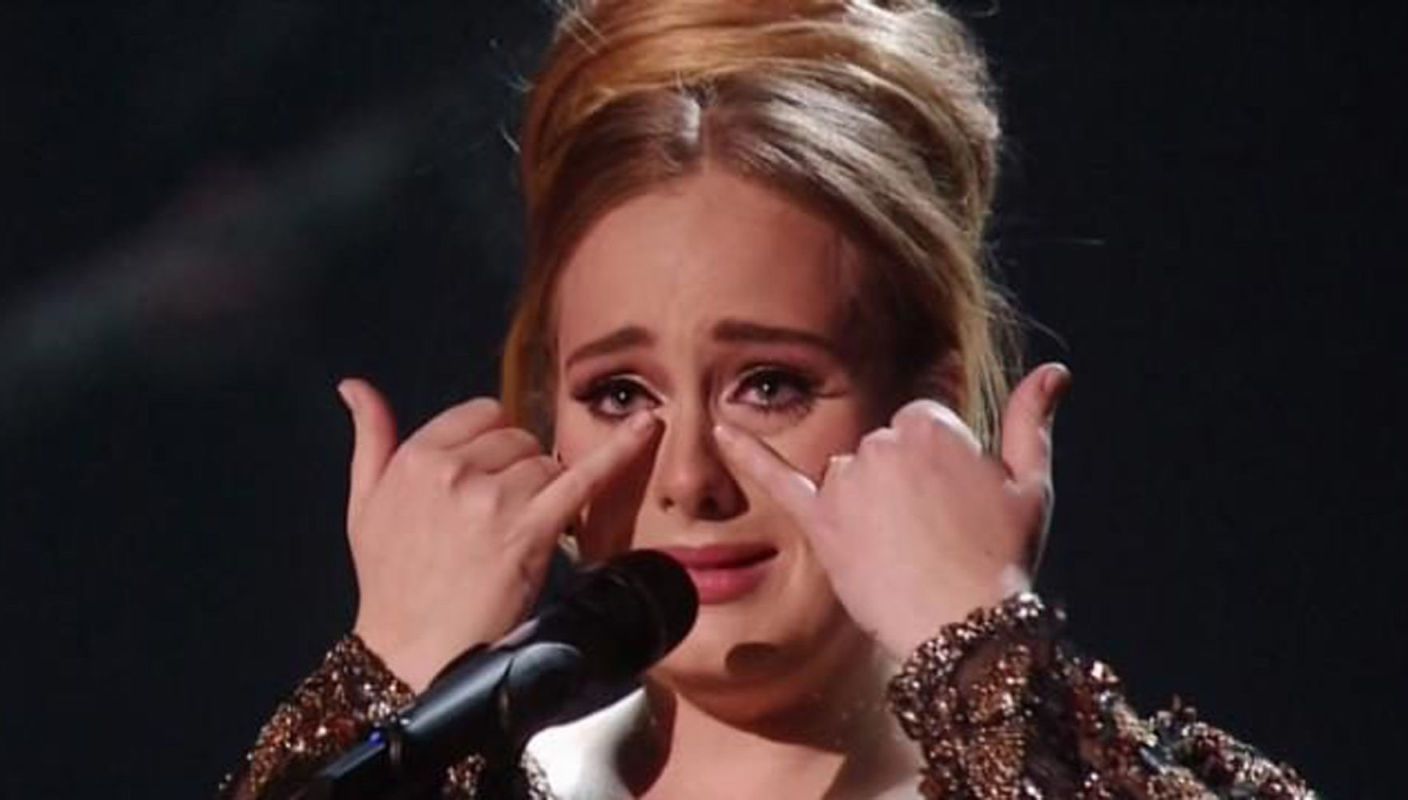 Înjurături în cascadă pe scena de la Grammy. Nu este prima oară când Adele o comite