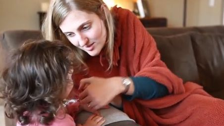 Au adoptat o fetiţă. Când tatăl a văzut mama naturală, şi-a dat seama că o întâlnise deja. Era...