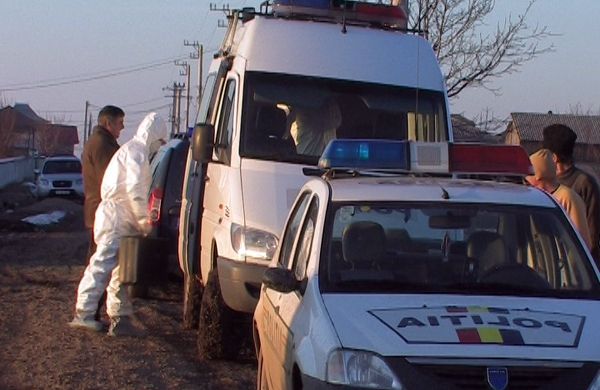 Găinile unei bătrâne din Vaslui au demascat o crimă după două zile 