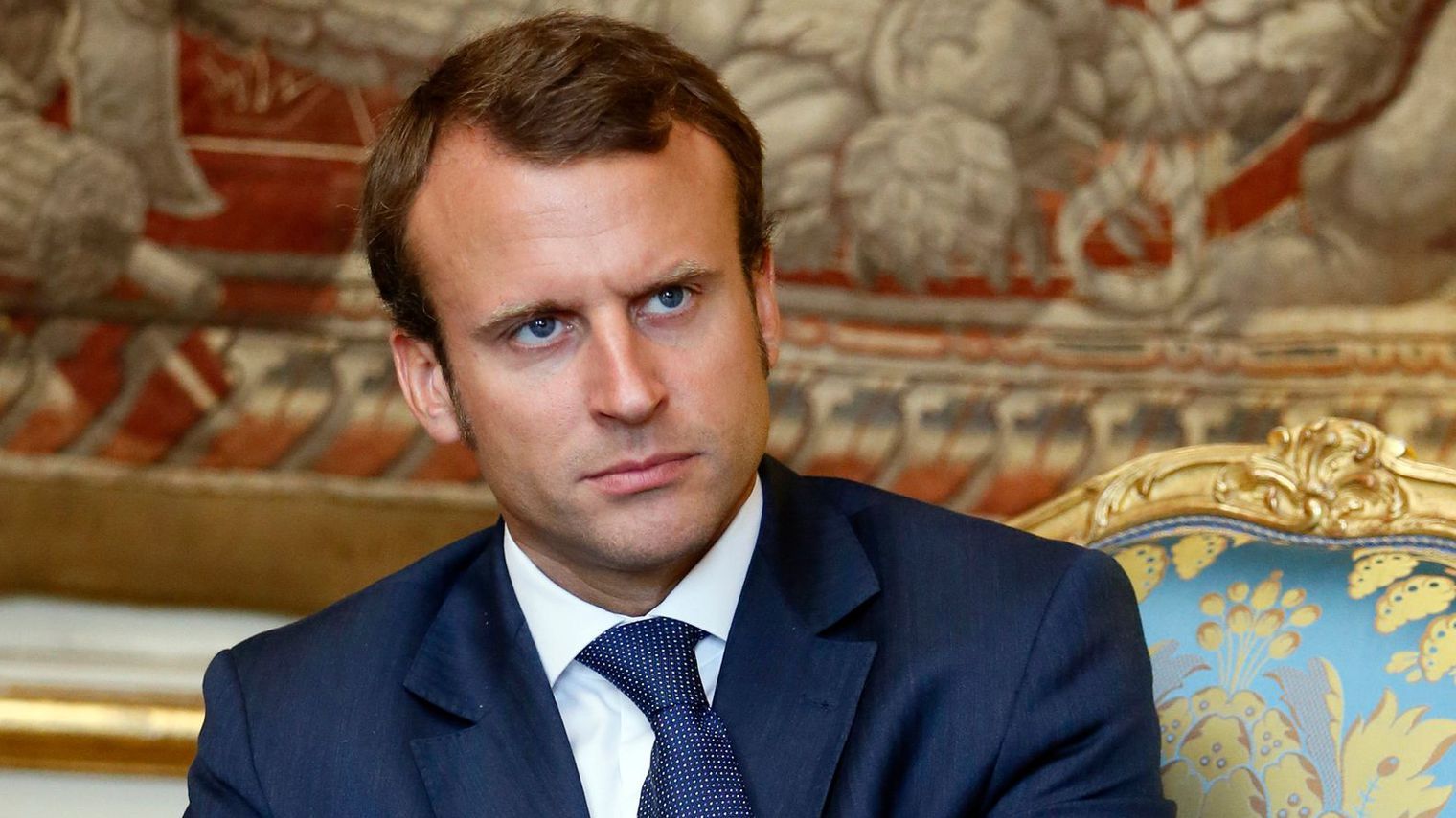 Lovitură de teatru în Franța. Centristul Macron o devansează pe Le Pen în sondaje