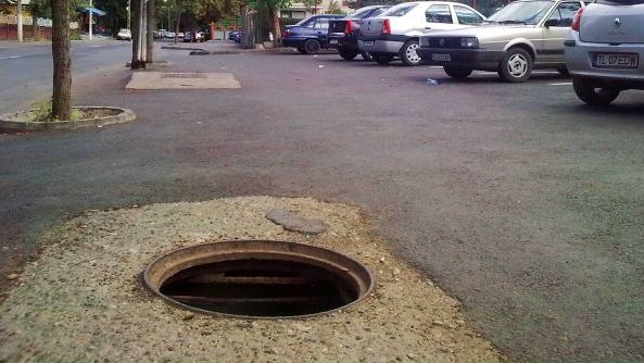 Gaura de canalizare - imagine cu notă sugestivă