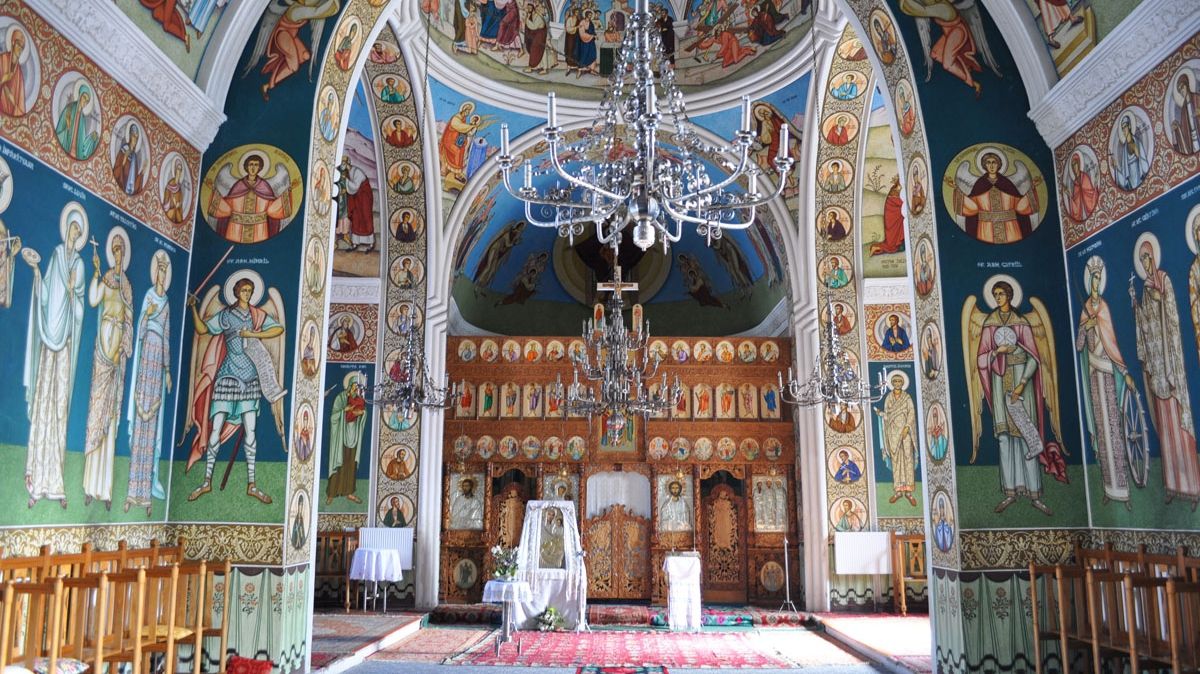 De ce unor persoane li se face rău în timpul slujbelor religioase. Explicația Bisericii te va uimi