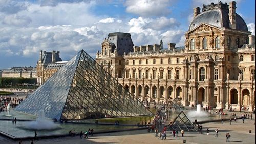 Focuri de armă la Muzeul Luvru, din Paris. Un bărbat a atacat un paznic, strigând "Allahu Akbar!"