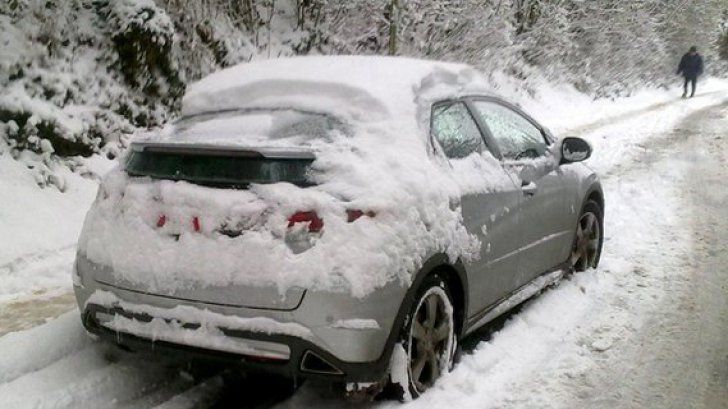 Strat de zăpadă de 180 cm în România, la sfârșitul lunii aprilie! Continuă să ningă