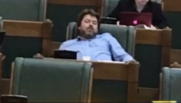 Mirel Palada l-a bătut pe senatorul Mihai Goțiu, într-un studio tv. Goțiu: ”M-a lovit cu pumnul”