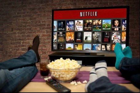 Cum să vezi filme pe televizor, chiar dacă nu e smart TV