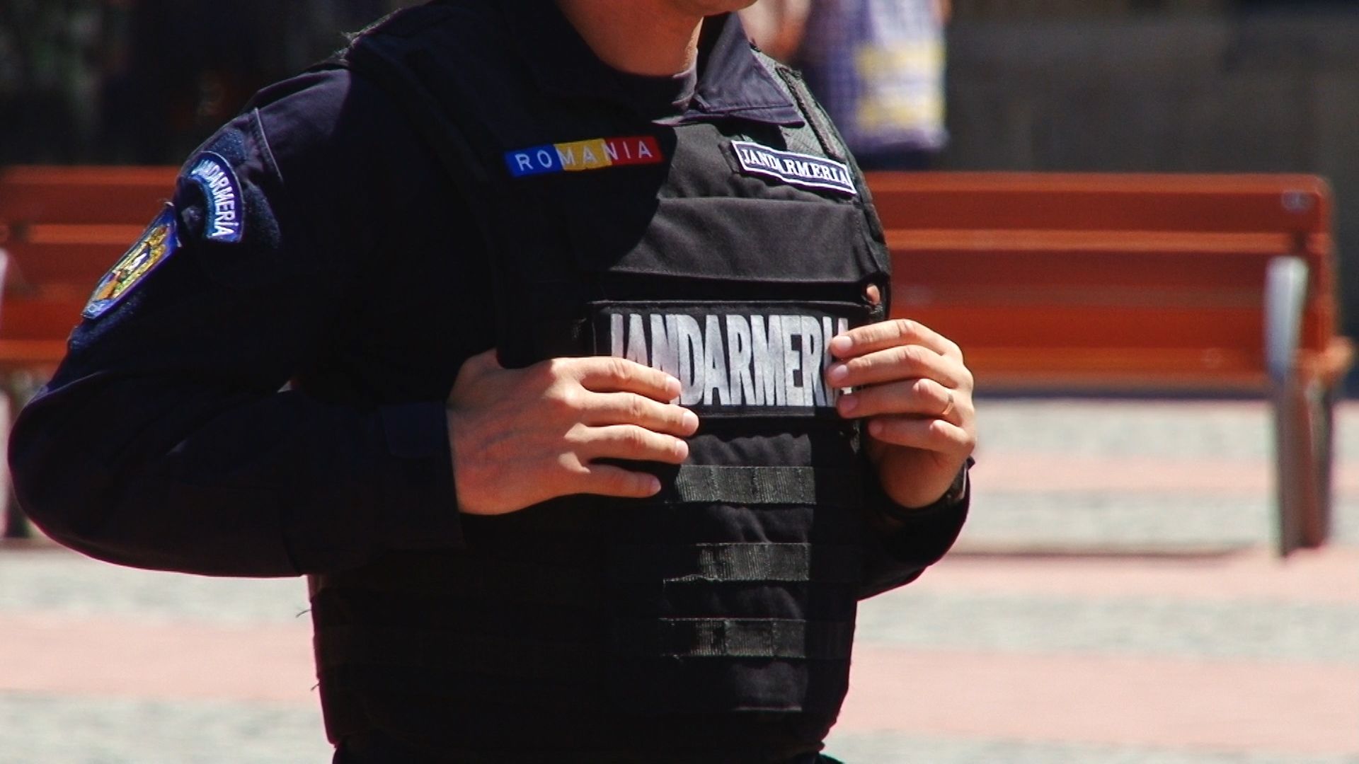 Poliţiştii şi jandarmii ameninţă cu PROTESTE. De ce sunt nemulţumiţi