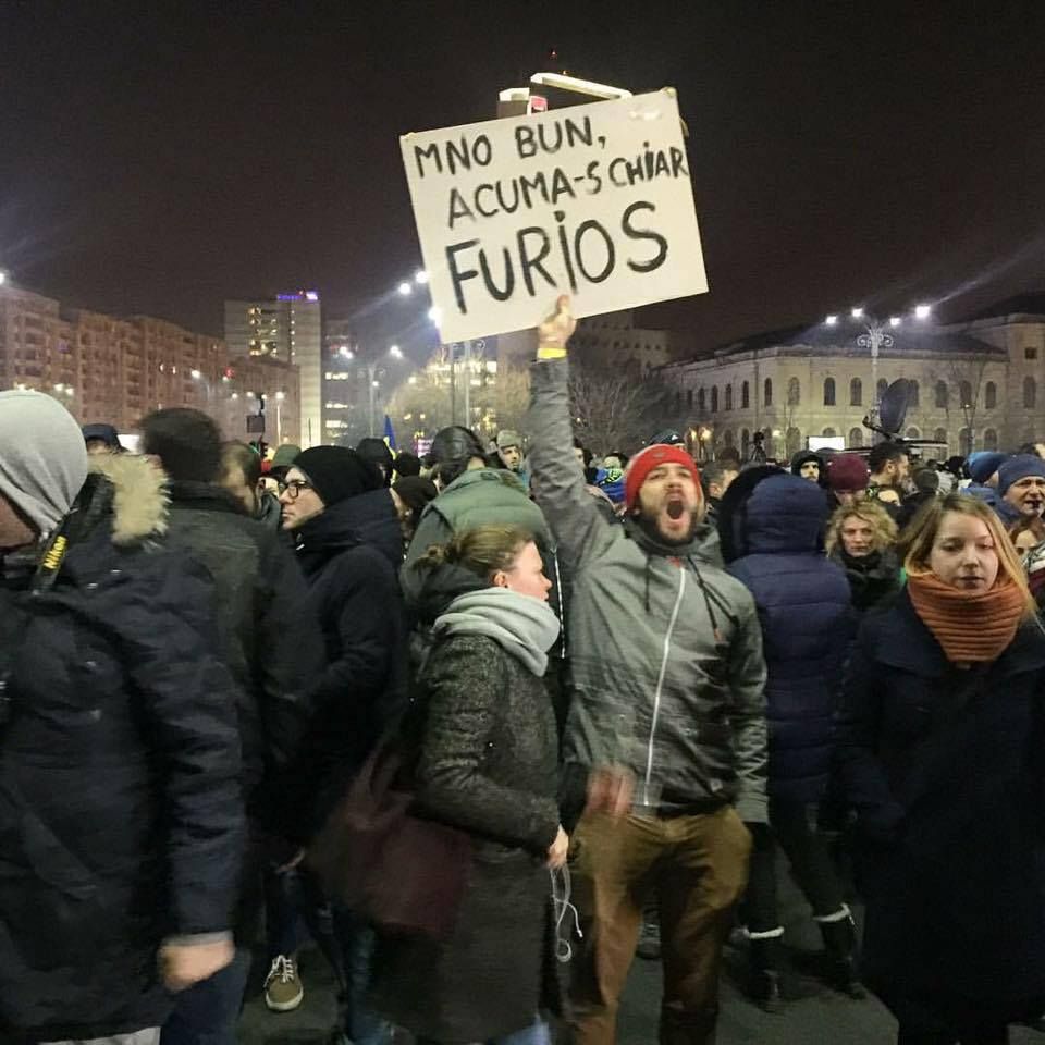 Pancartele cu cele mai multe like-uri pe Facebook. Ce mesaje au protestatarii pentru Guvern
