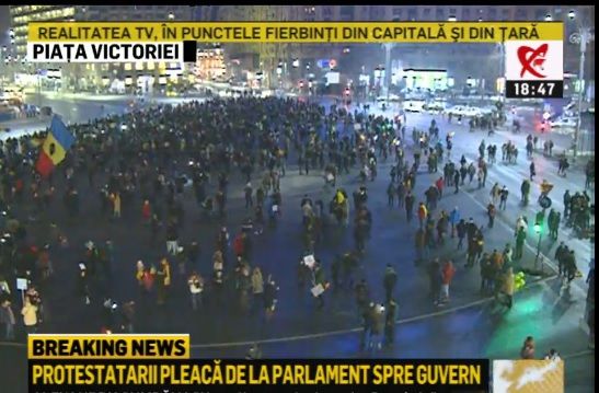 A cincea zi de protest în Bucureşti. 170.000 de oameni, în stradă. Au strigat: "Anulaţi şi plecaţi"