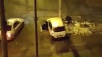 Reacţie hilară a unui şofer din Galaţi care şi-a avariat maşina, după ce a intrat într-un stâlp