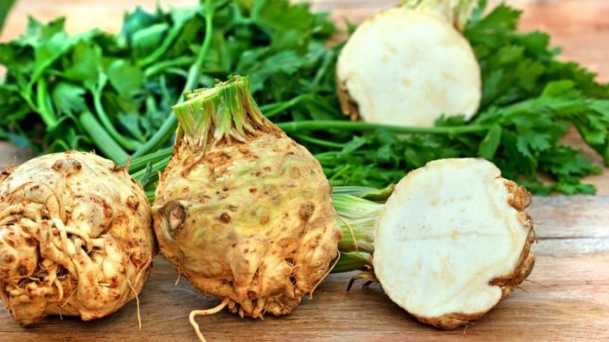 De ce este bine să mănânci ţelină? Efectul este mai puternic decât îţi imaginezi