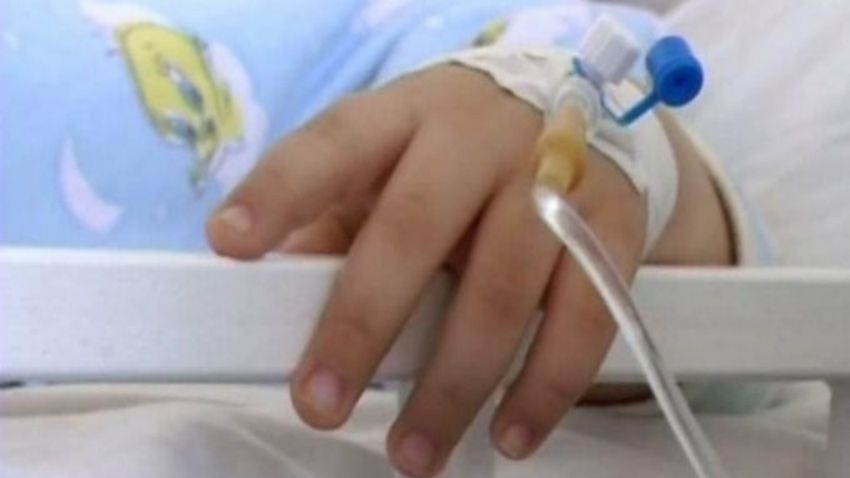 Doi bebeluși de 5 luni, intoxicați cu iaurt. Unul a murit
