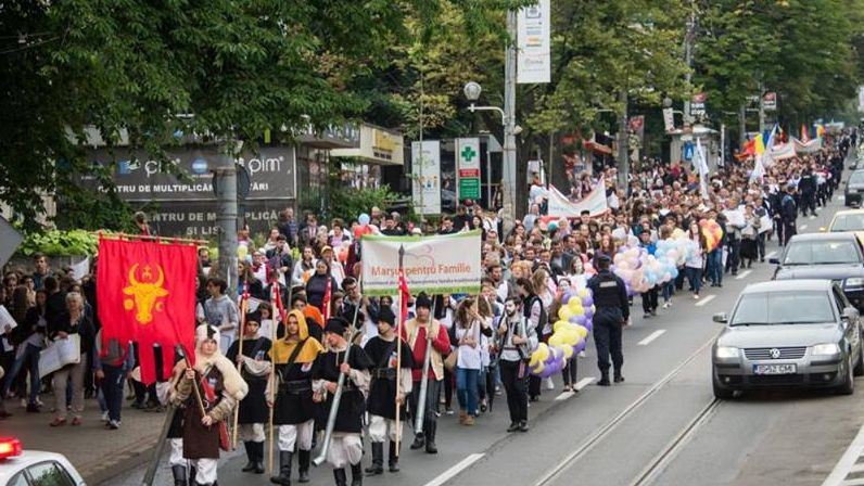 MARȘUL PENTRU VIAȚĂ. Peste 1.000 de persoane au manifestat în București împotriva avortului 