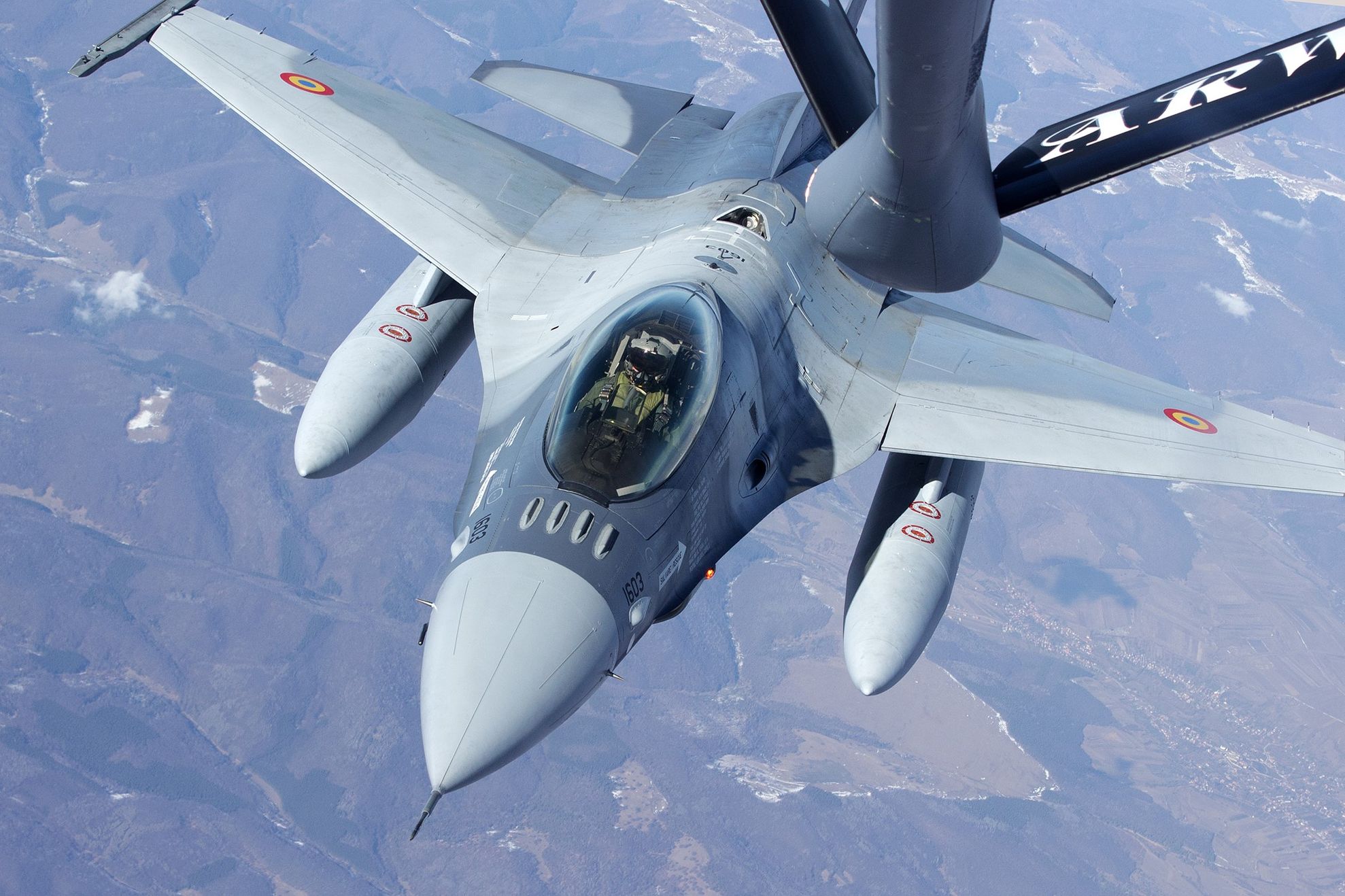Prima misiune deasupra României a noilor avioane F-16 Fighting Falcon! Imagini incredibile