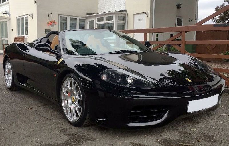 Ferrari, scos la licitaţie pentru 100.000€. Când au văzut cui i-a aparţinut, clienţii s-au îmbulzit