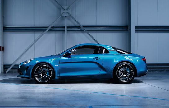 Renault relansează marca Alpine. Designul revoluţionar rivalizează cu Porsche 911 şi Audi TT