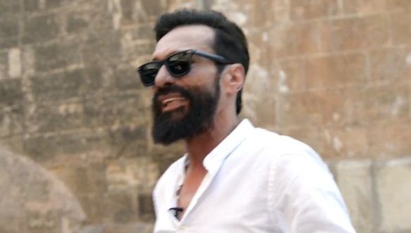 Este om al străzii și arată ca un miliardar! Povestea impresionantă a lui Jose Antonio