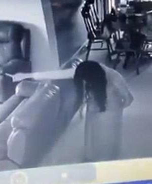 Au simțit că li se fac vrăji și au montat camere video acasă. Ce se întâmpla în lipsa lor e șocant