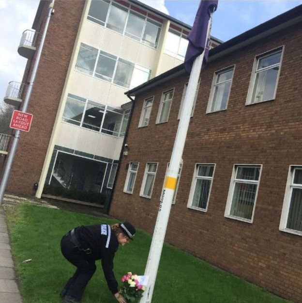 La o zi după atacul terorist de la Londra, un GEST UIMITOR s-a răspândit în întreaga ţară - FOTO