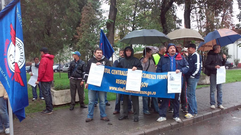 Credeţi că angajaţii CFR care au declanşat greva spontană vor obţine majorări salariale? De ce?