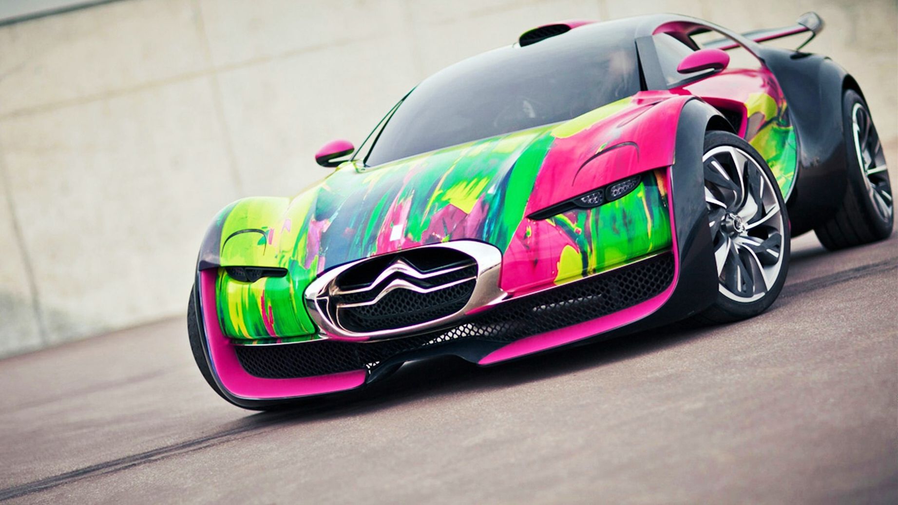 Culoarea mașinii tale te apără de accidente. Află care este cea mai sigură nuanță