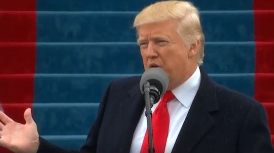 Ticurile lui Donald Trump, analizate. Unii oameni spun că ar suferi de anumite tulburări