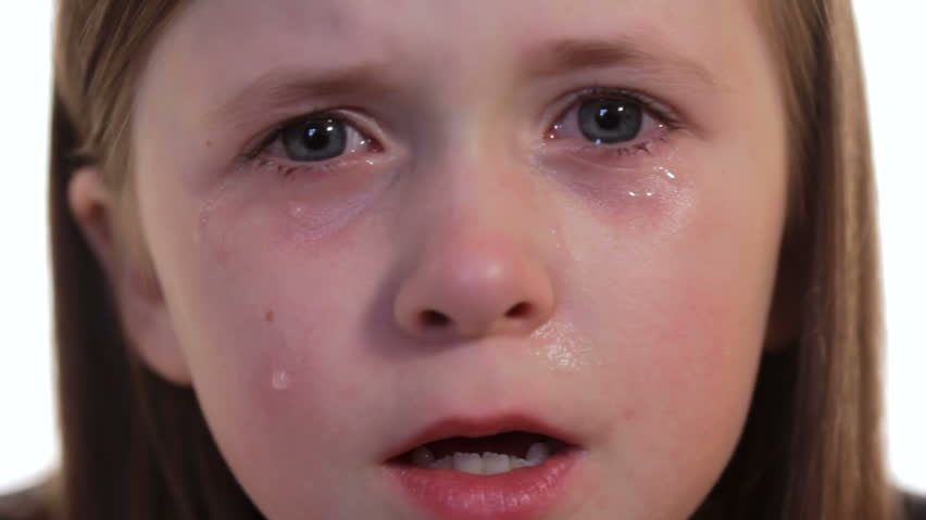 Emoţionant! Ce a întrebat-o o fetiţă pe mama ei, după ce mâinile i-au fost amputate