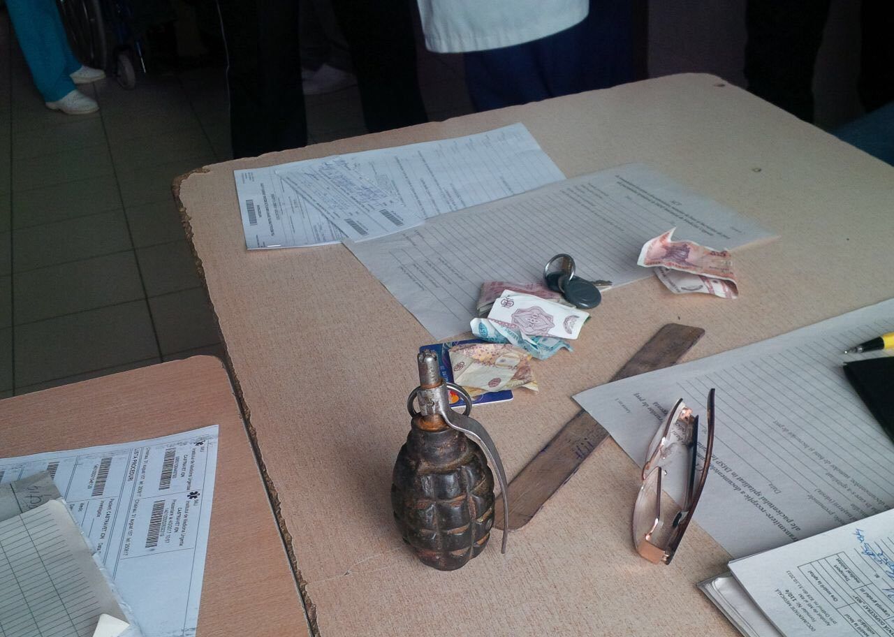 Medicii au găsit o grenadă de luptă în buzunarul unui pacient beat. Ce se întâmplase, de fapt 