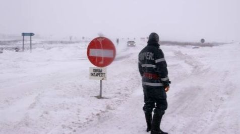 Iarna NU se lasă dusă! Atenţionare meteo: COD GALBEN de vânt puternic şi ninsori viscolite