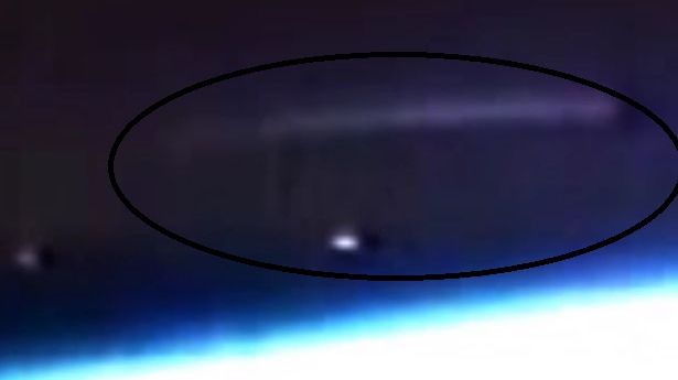 O navă uriașă a fost filmată de NASA în apropierea Pământului. "Au stins imediat luminile"