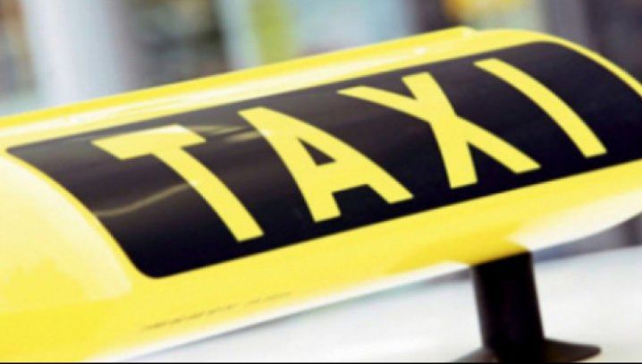 Moarte suspectă în Oradea. Un taximetrist a fost găsit decedat în maşină