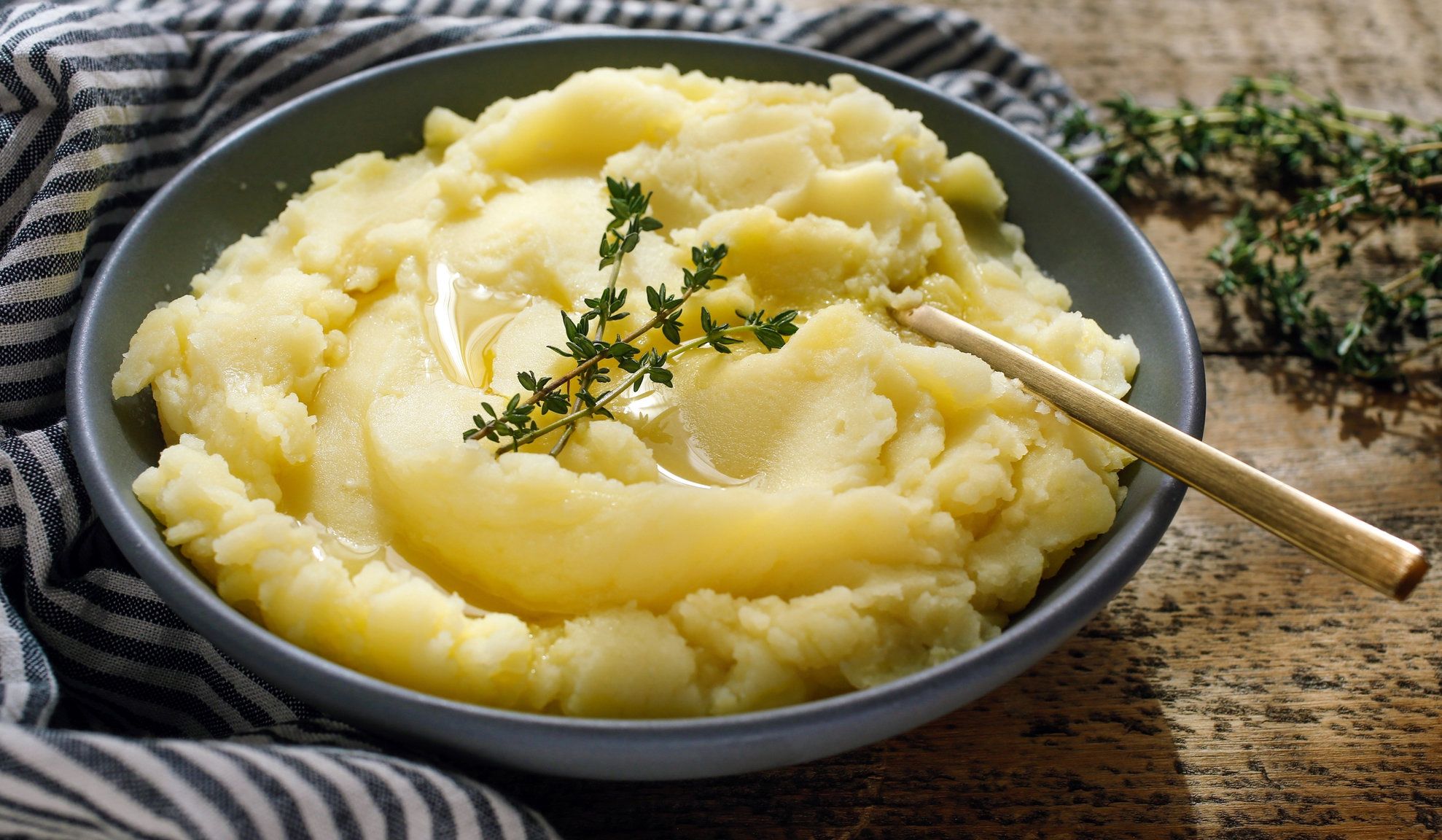 Truc eficient. În ce să fierbi cartofii pentru piure. Nu mai folosi apă