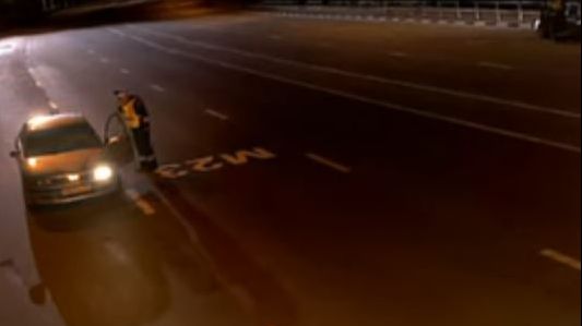 Polițiștii au oprit o mașină care mergea cu viteză. Brusc, în spatele lor a apărut ceva terifiant