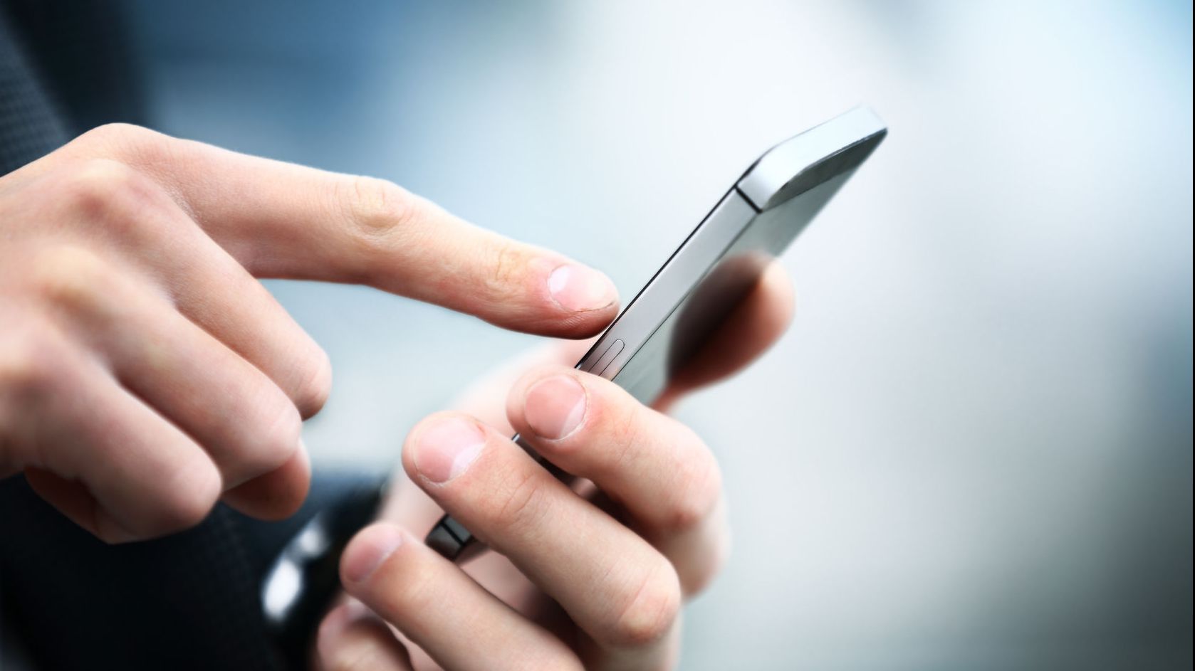 Apple și Samsung, în alertă: A apărut primul telefon care nu rămâne fără spațiu! Iată cât costă