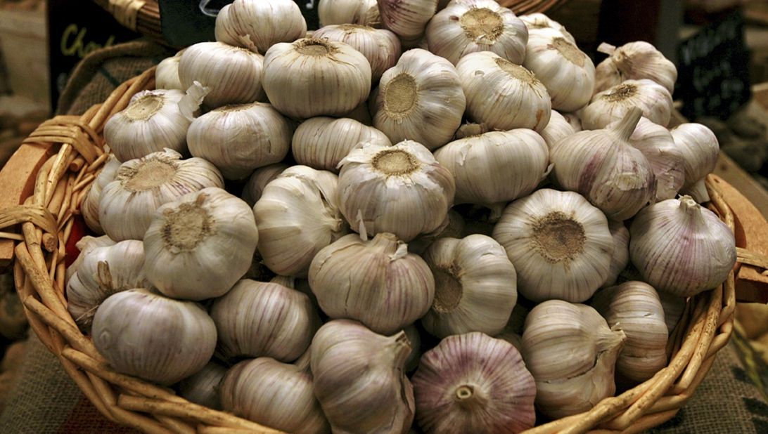 Mare atenţie la alimentele pe care le consumaţi! Iată o listă cu alimente care conţin plastic