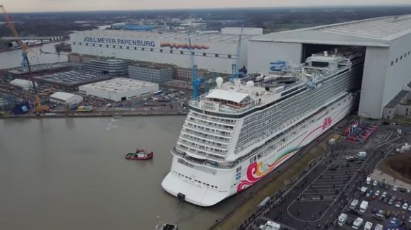 Cum arată vasul impresionant dotat cu un circuit de carting creat de Ferrari