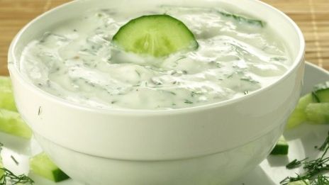 Dieta cu castraveți și iaurt. Slăbești 7 kilograme în doar două săptămâni