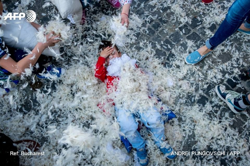 AFP a publicat aceeastă fotografie făcută pe 1 aprilie, în Bucureşti. Ce semnifică, de fapt 