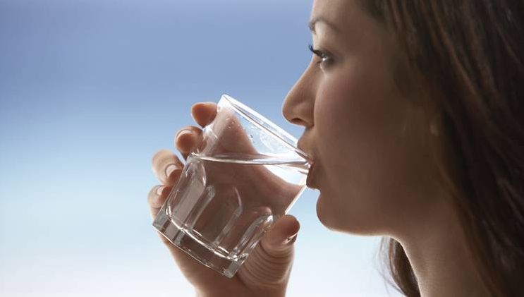 Vrei să slăbești? Schimbă paharul din care bei apă. Cum trebuie să fie acesta 