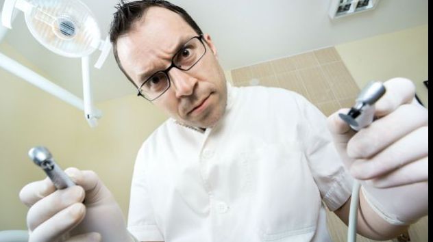 Terifiant: dentist acuzat că i-a extras pacientei 22 de dinţi SĂNĂTOŞI