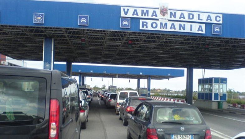 Aglomerație la graniță. Șoferii stau la coadă mai bine de o oră ca să iasă din țară