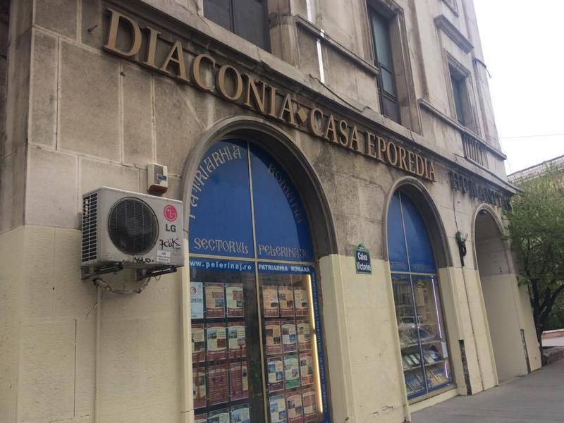 Capitala "cool" a lui Firea. Încă o clădire monument de pe Calea Victoriei, văruită în galben pal