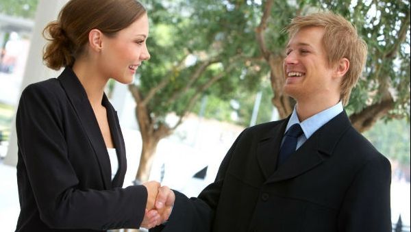 E surprinzător. Motivul pentru care nu ținem minte numele unor persoane