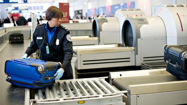 Ce se întâmplă cu mâncarea confiscată la aeroport