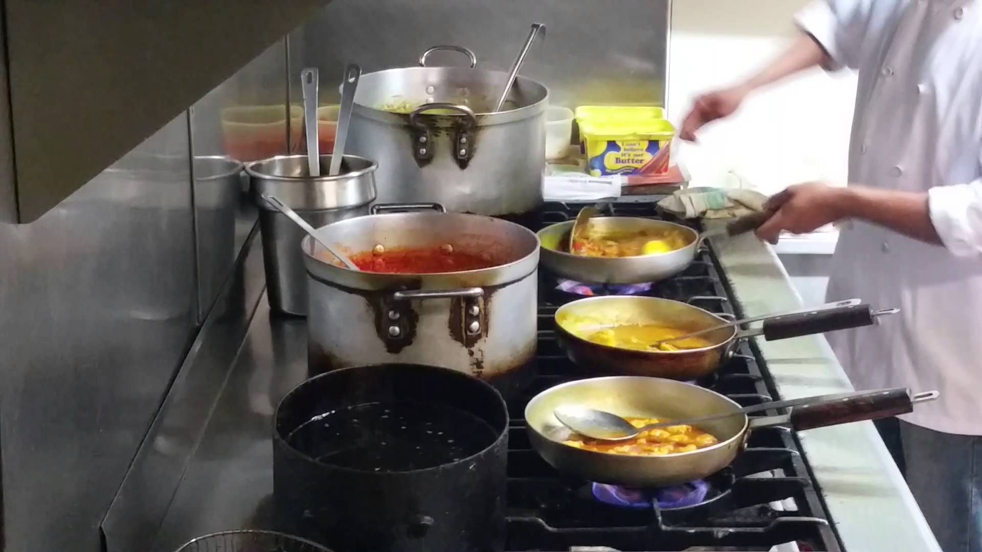 Nu se mai produce nimic! 80% dintre bucureșteni lucrează în servicii