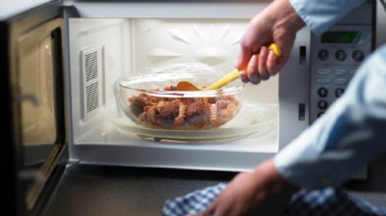Nu mai reîncălzi aceste alimente! Pot deveni otrăvitoare
