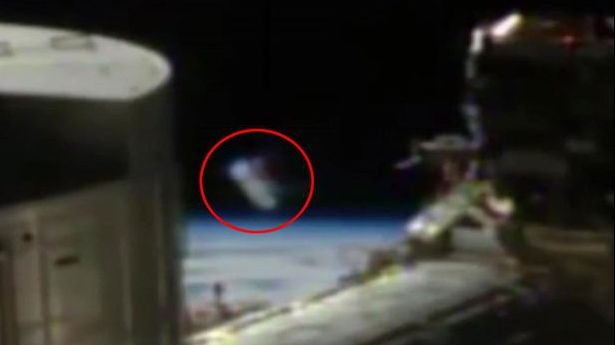 Descoperire șocantă într-o imagine NASA. Ce a apărut lângă Pământ