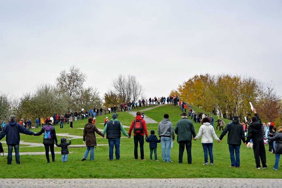 Descoperire-ŞOC în parcul IOR din Capitală.Au găsit o pungă cu cârnaţi, iar ce era în carne e HORROR
