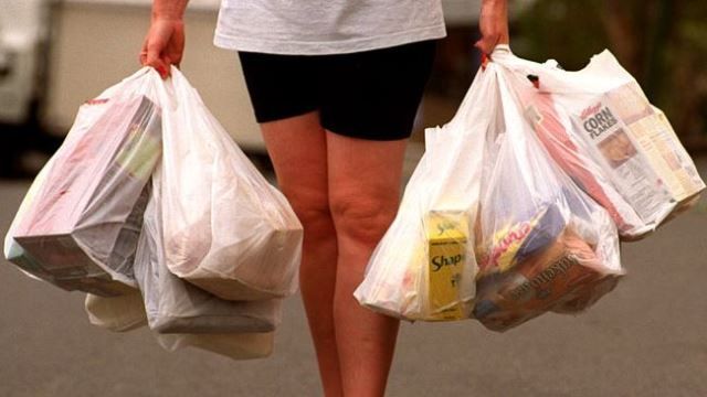 Pungile subţiri de plastic ar putea fi interzise